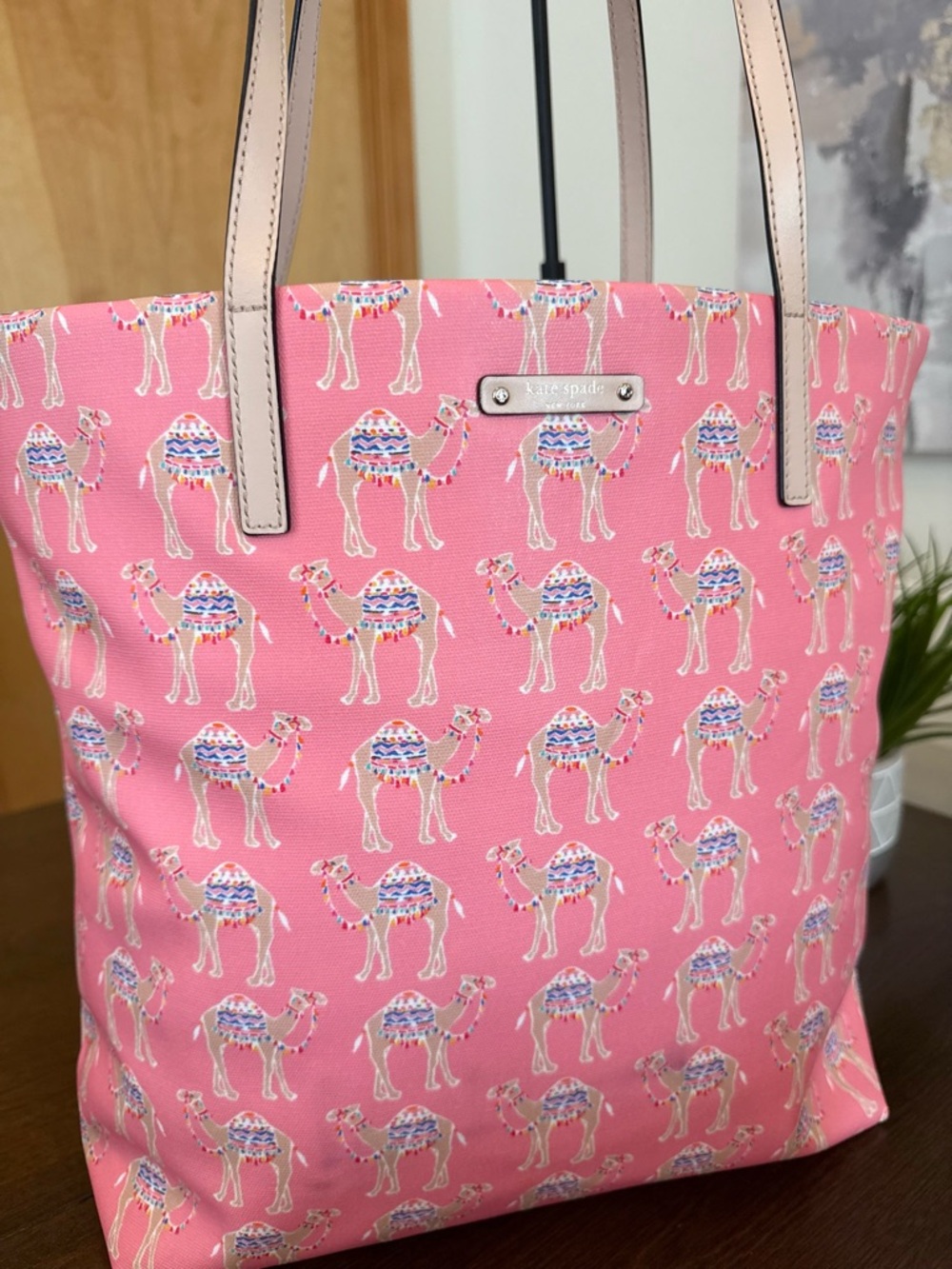 Kate Spade Bon Shopper tote bag in the "Spice Things Up" camel print - Picture 2 of 5